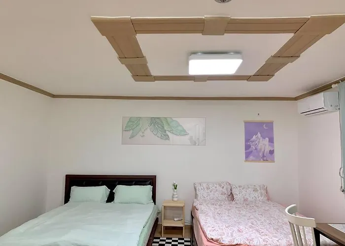 3 Min Walk From Sinnonhyun St