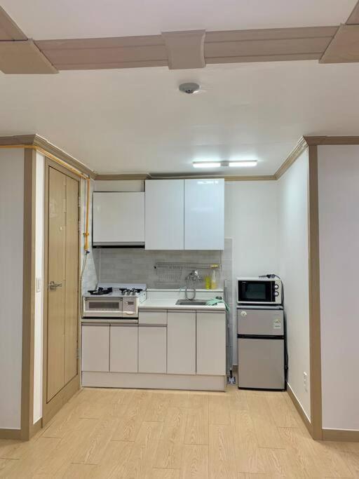 3 Min Walk From Sinnonhyun St *