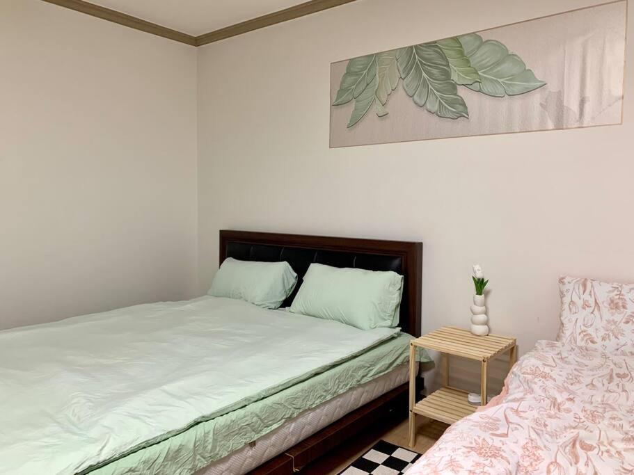 3 Min Walk From Sinnonhyun St Apartment Seoul
