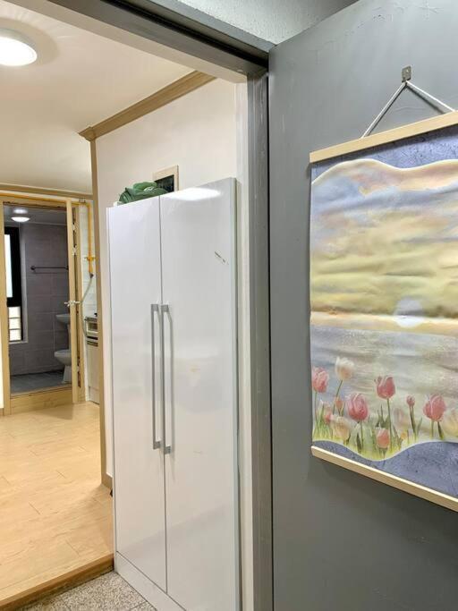 3 Min Walk From Sinnonhyun St Seoul